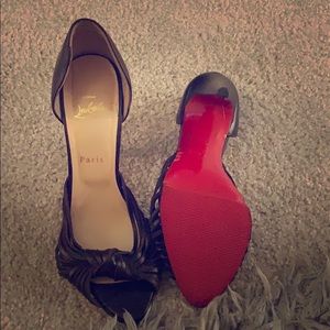 Gorgeous authentic Christian Louboutin pumps